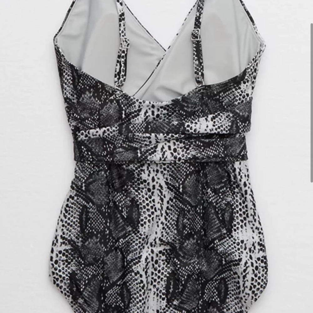 Aerie Snakeskin Exclusive Print one-piece Wrap Swimsuit size L NWT - Picture 3 of 7